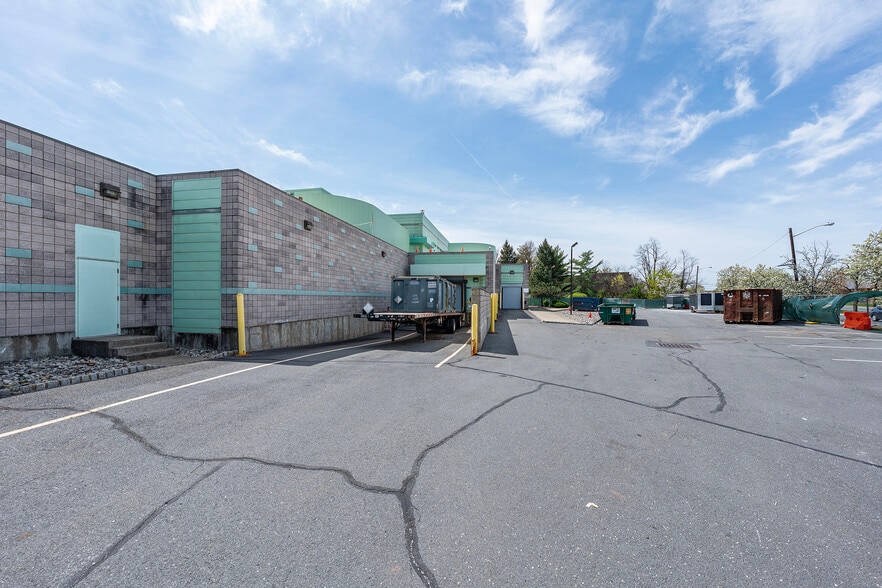 900 Durham Ave, South Plainfield, NJ for lease - Building Photo - Image 3 of 8