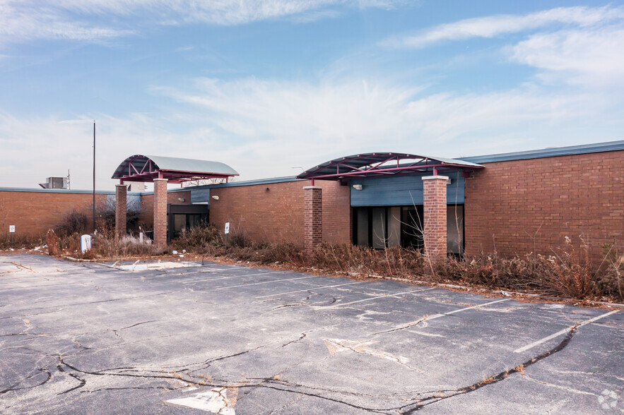 1101-1171 Tower Ln, Bensenville, IL à louer - Photo du bâtiment - Image 1 de 4