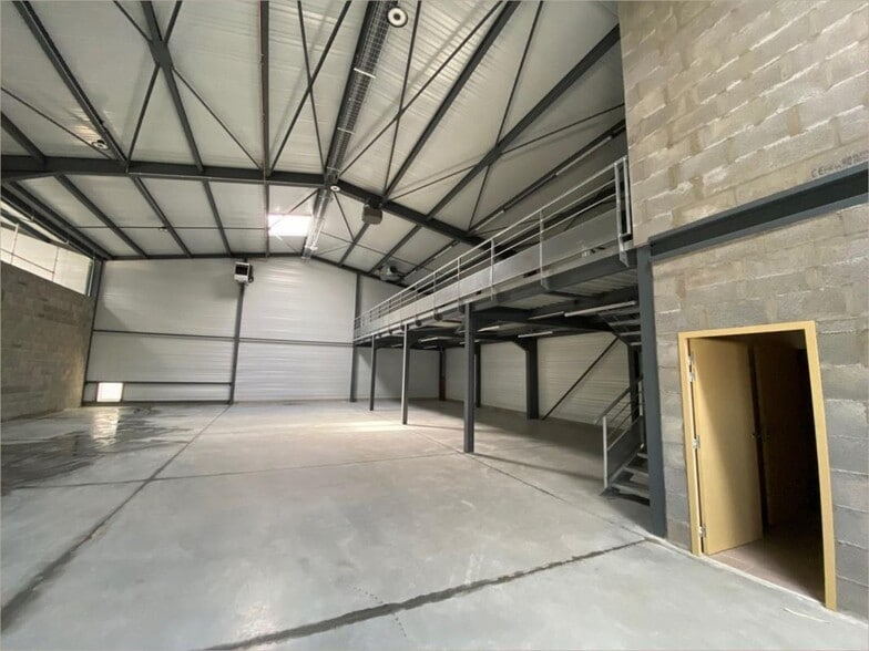 20-26 Rue Marius Grosso, Vaulx-en-Velin for lease - Interior Photo - Image 3 of 20