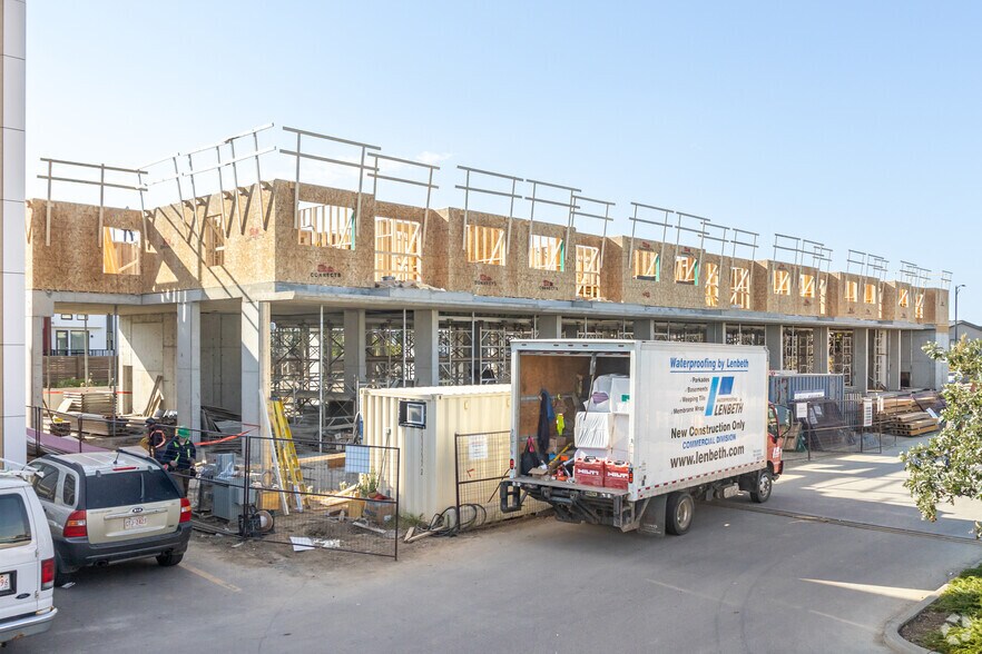 1081 Keswick Dr SW, Edmonton, AB à vendre - Photo principale - Image 1 de 1