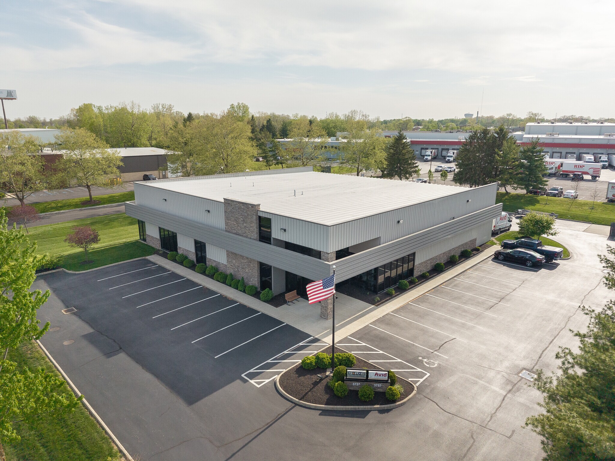 3737-3757 Parkway Ln, Hilliard, OH à louer Photo du bâtiment- Image 1 de 50