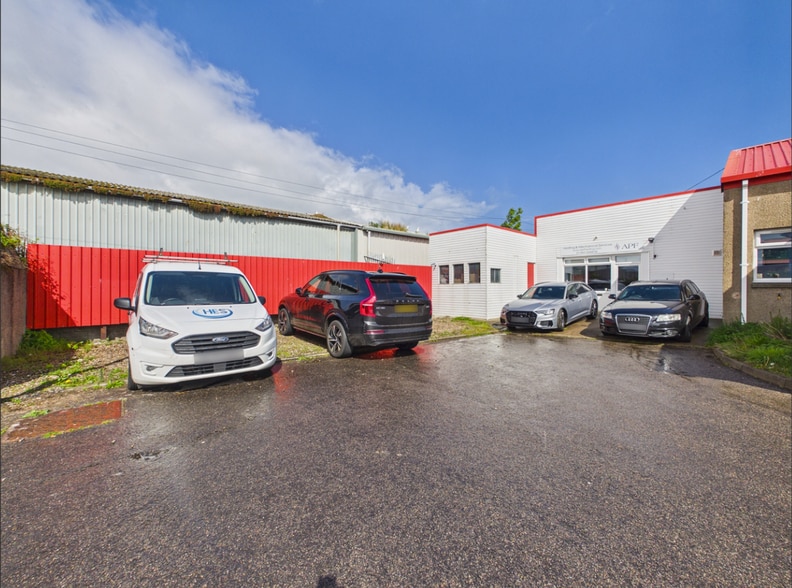 2 Perimeter Rd, Elgin for lease - Primary Photo - Image 1 of 1