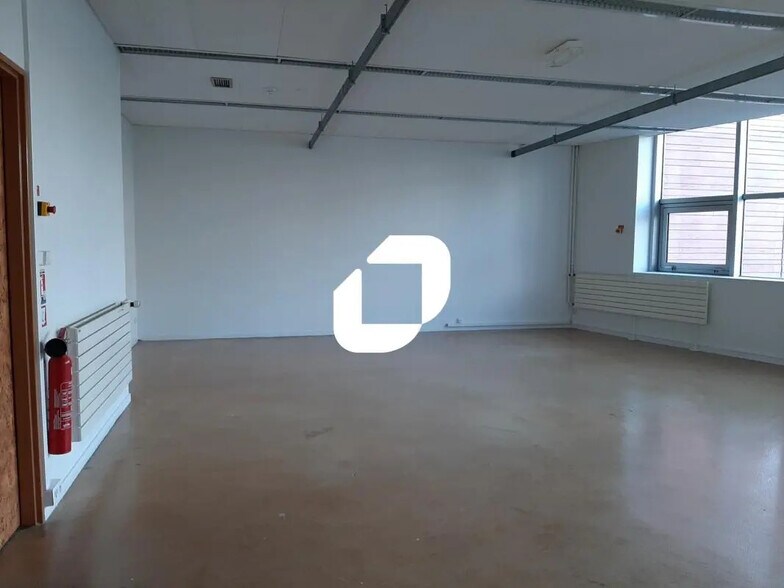 Bureau dans Dammarie-les-Lys à louer - Photo intérieure - Image 3 de 13