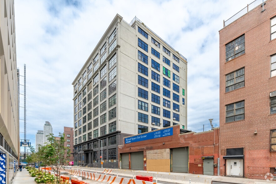 475-485 Kent Ave, Brooklyn, NY for lease - Building Photo - Image 2 of 7