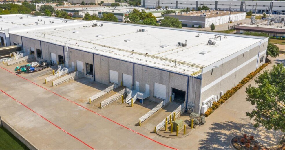 2515 Tarpley Rd, Carrollton, TX à louer - Photo du bâtiment - Image 2 de 3