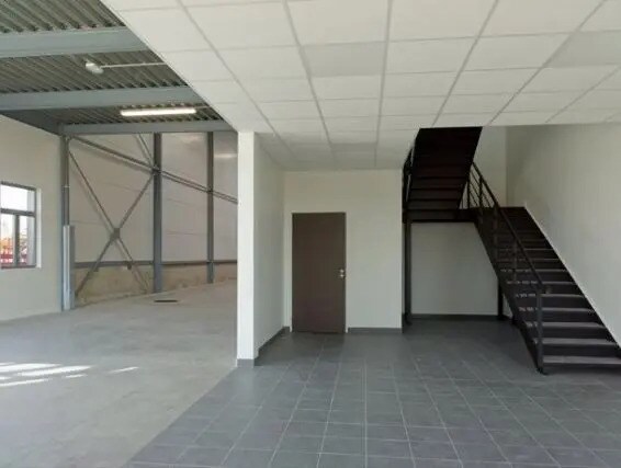 Flex in Le Blanc-Mesnil for lease - Interior Photo - Image 2 of 5