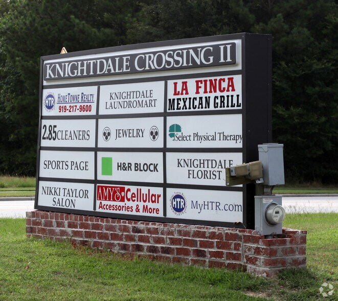 817-909 N Smithfield Rd, Knightdale, NC à louer - Photo du bâtiment - Image 3 de 3