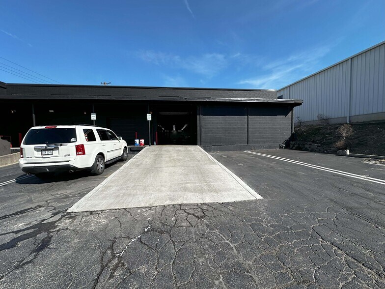 4676 Paddock Rd, Cincinnati, OH à vendre - Photo du bâtiment - Image 2 de 5
