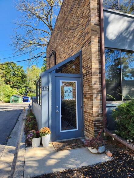 2217 Packard St, Ann Arbor, MI à vendre - Photo du bâtiment - Image 2 de 3