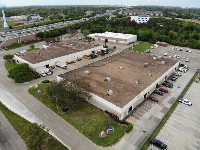 10050 W Gulf Bank Rd, Houston, TX à louer - Photo du bâtiment - Image 2 de 4