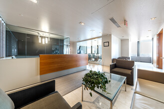 800 Rue Du Square-Victoria, Montréal, QC for lease Interior Photo- Image 2 of 9