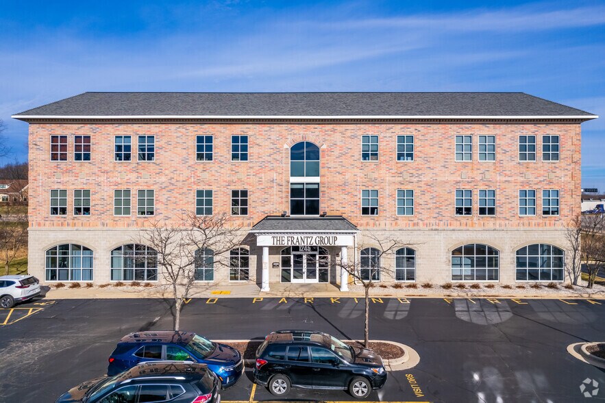 1245 Cheyenne Ave, Grafton, WI à louer - Photo du bâtiment - Image 3 de 11