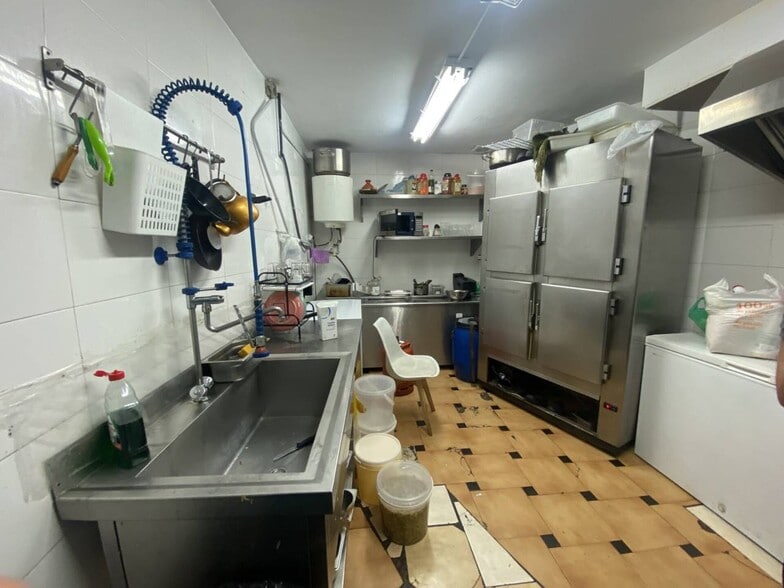 Retail in Barcelona, Barcelona for lease - Interior Photo - Image 2 of 4