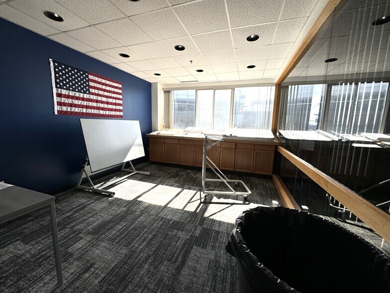 4 Betty St, Everett, MA à louer - Photo intérieure - Image 3 de 43