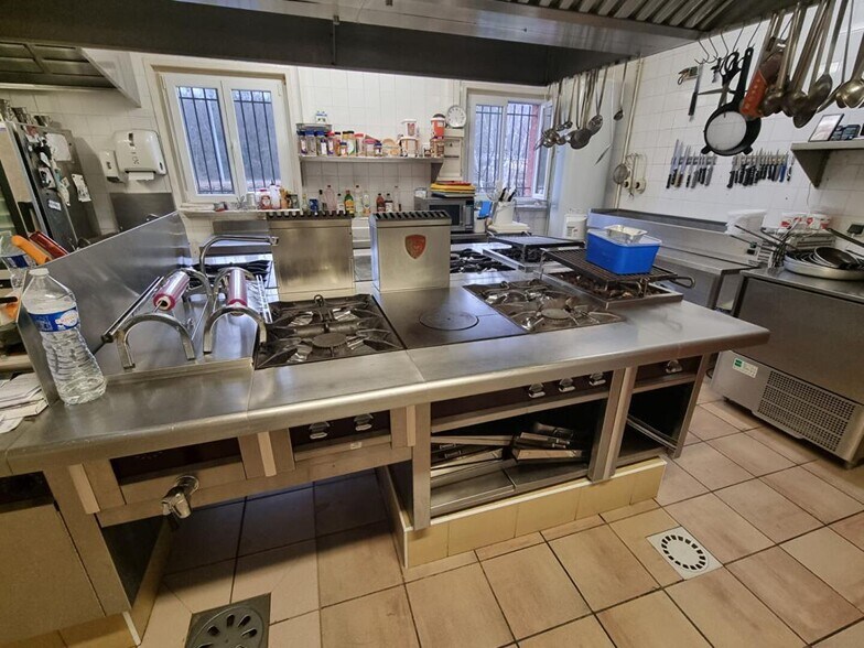 Flex in VAL D'OINGT for sale - Interior Photo - Image 2 of 2