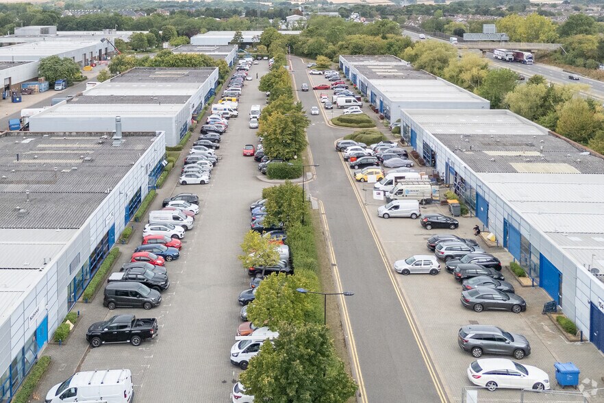 19-21 Tanners Dr, Milton Keynes à louer - Aérien - Image 3 de 3