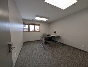 5881 Cedar Lake Rd S, Saint Louis Park, MN à louer Photo intérieure- Image 2 de 3