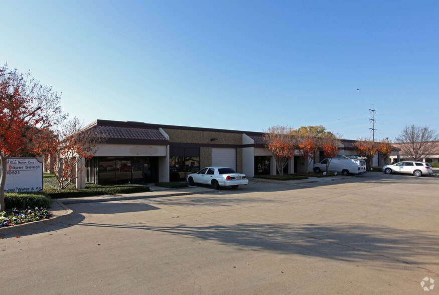 10921 Shady Trl, Dallas, TX for lease - Building Photo - Image 3 of 3