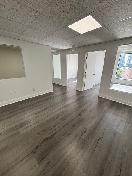 1920 E Hallandale Beach Blvd, Hallandale Beach, FL à louer - Photo du bâtiment - Image 2 de 5