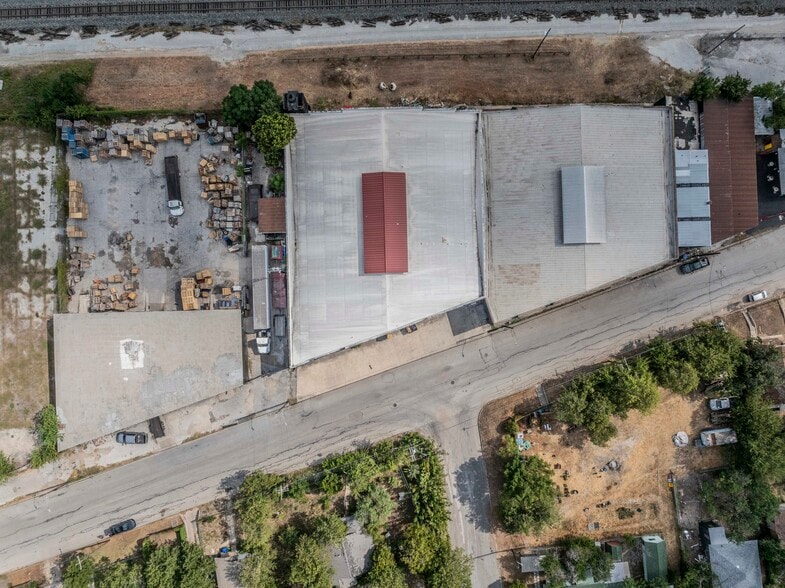 210-220 Seguin Rd, San Antonio, TX for lease - Building Photo - Image 2 of 4