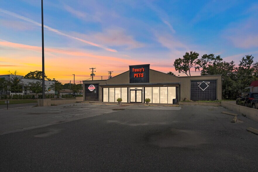 669 NE Us Highway 19, Crystal River, FL à vendre - Photo du bâtiment - Image 2 de 22