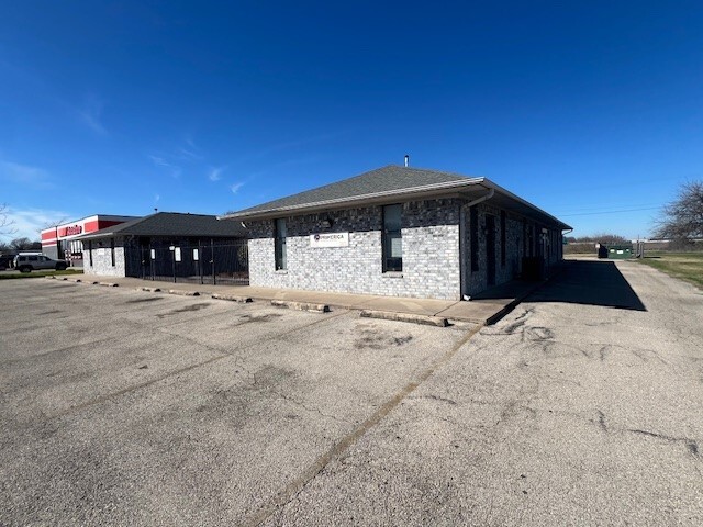 775 Indian Trl, Harker Heights, TX à vendre - Photo du bâtiment - Image 2 de 4