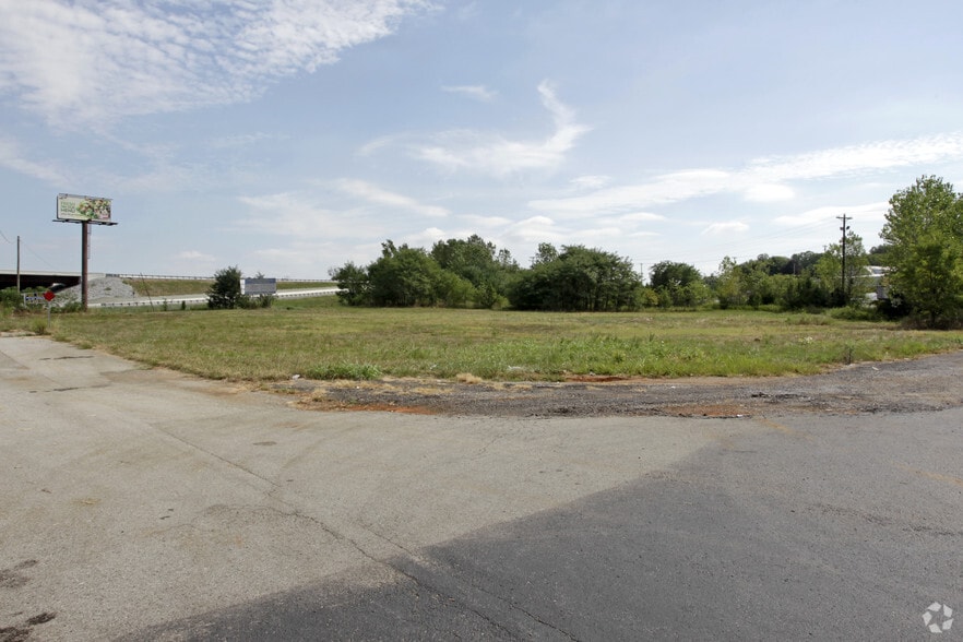 2285 Wilma Rudolph Blvd, Clarksville, TN for sale - Primary Photo - Image 1 of 25