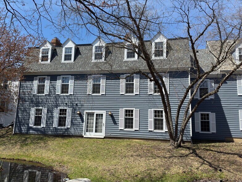 1626 W Colonial Pky, Inverness, IL à vendre - Photo du bâtiment - Image 3 de 37