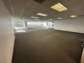 3030 Lyndon B Johnson Fwy, Dallas, TX à louer Photo intérieure- Image 1 de 4