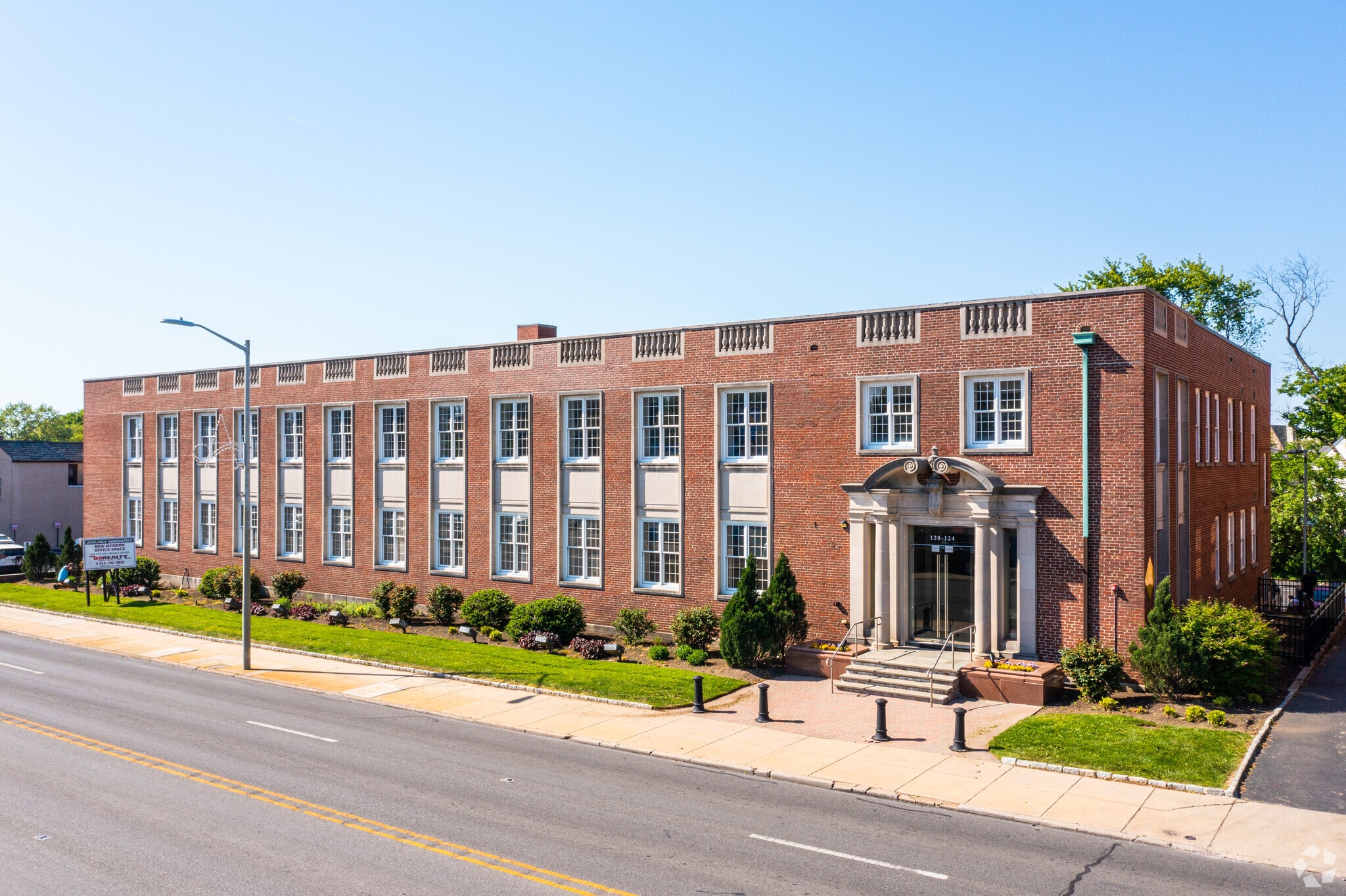 120-124 E Lancaster Ave, Ardmore, PA for lease Primary Photo- Image 1 of 15