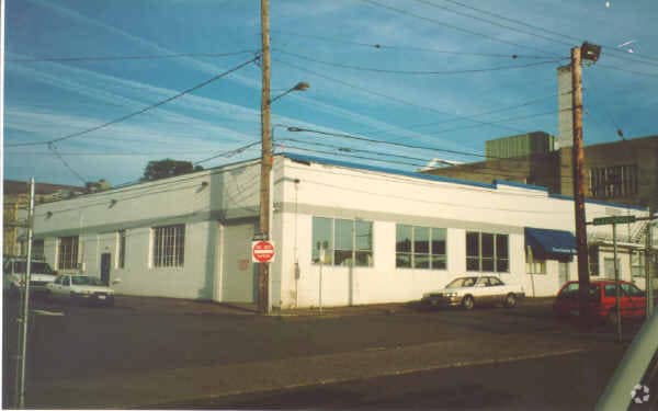 1166 NE 31st Ave, Portland, OR à vendre - Photo du bâtiment - Image 2 de 3