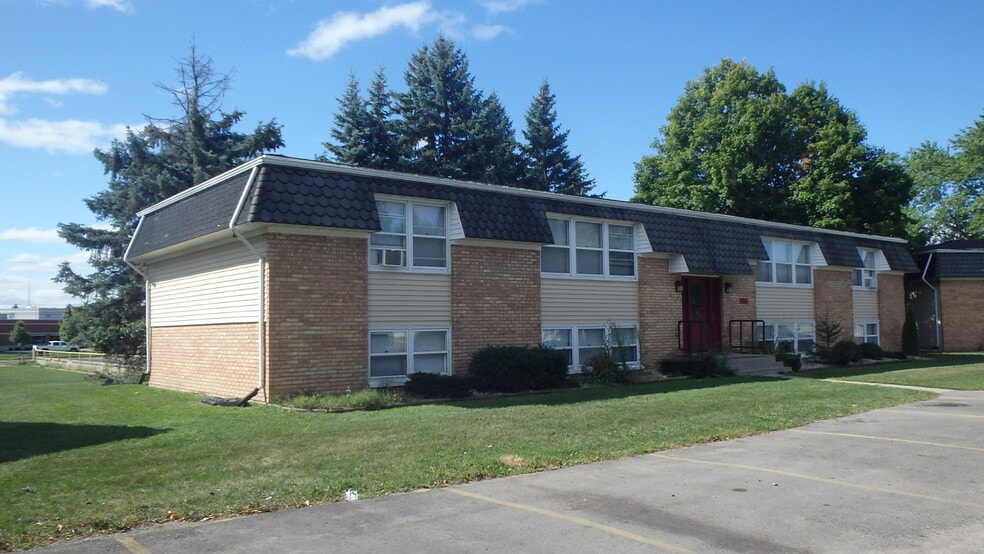 Alma Portfolio Apartments portfolio of 3 properties for sale on LoopNet.ca - Building Photo - Image 3 of 7