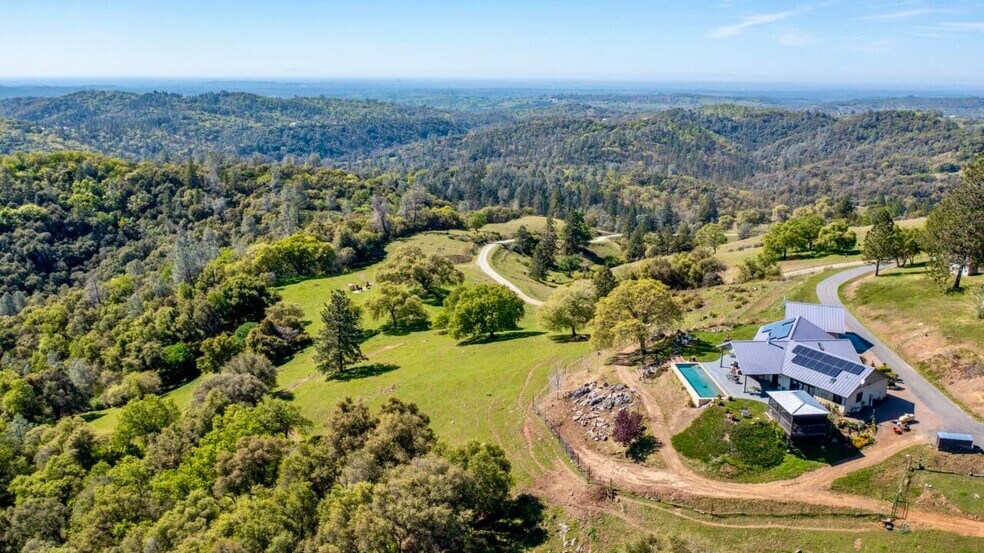 13088 Trembath Mountain Rd, Fiddletown, CA à vendre - Photo principale - Image 1 de 115