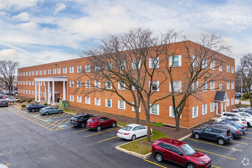 444 N Northwest Hwy, Park Ridge, IL à louer - Photo du bâtiment - Image 2 de 7