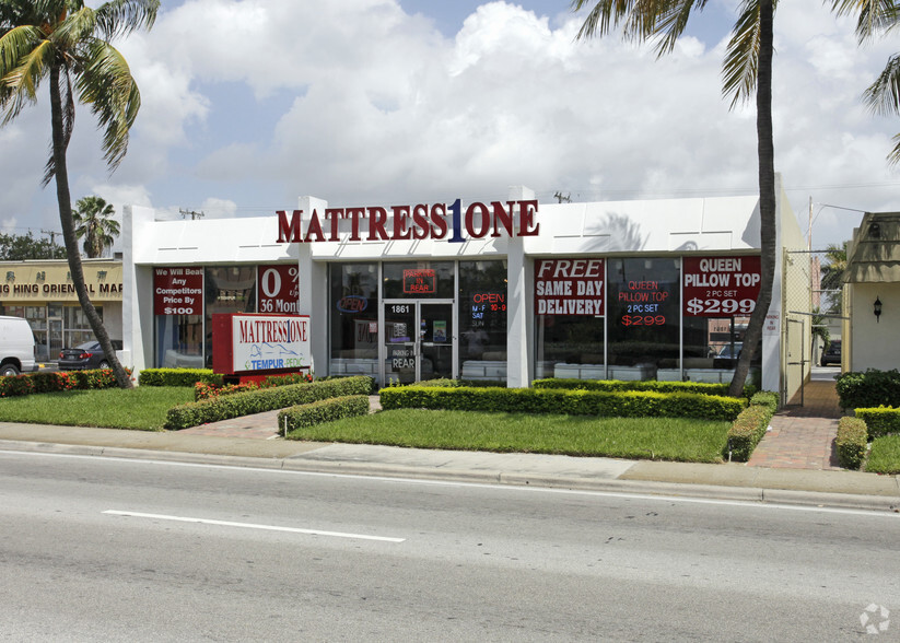 1861 NE 163rd St, North Miami Beach, FL for lease - Primary Photo - Image 1 of 11