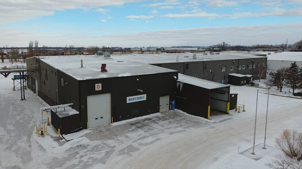 770 Pandora Av E, Winnipeg, MB à louer - Photo du bâtiment - Image 1 de 13