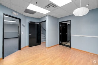 7507 Kingspointe Pkwy, Orlando, FL for lease Interior Photo- Image 2 of 13