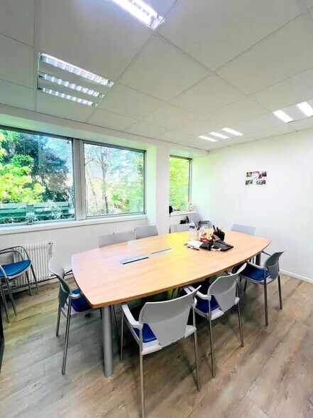 Office in Le Chesnay-Rocquencourt for lease - Building Photo - Image 2 of 27