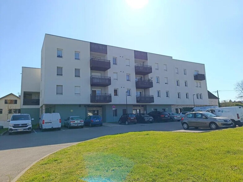 Office in Grenoble for lease - Building Photo - Image 2 of 12