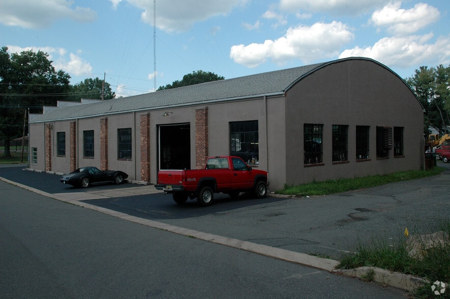 71 E Broad St, Hopewell, NJ for lease - Building Photo - Image 2 of 9