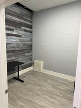 1024-1036 Busse Hwy, Park Ridge, IL à louer Photo intérieure- Image 1 de 7