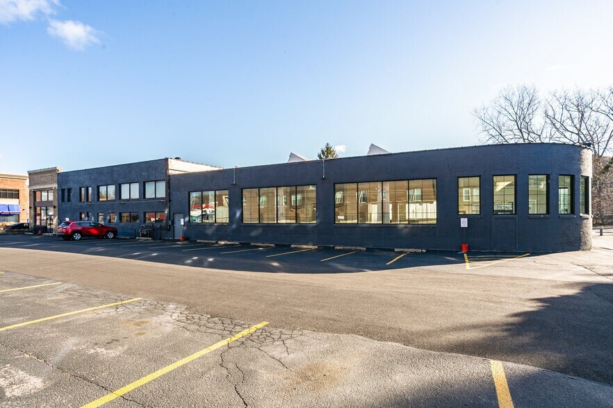 727 E Main St, Rochester, NY à louer - Photo du bâtiment - Image 3 de 12