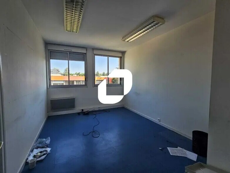 Office in Champagne-au-Mont-d'Or for sale - Building Photo - Image 3 of 5
