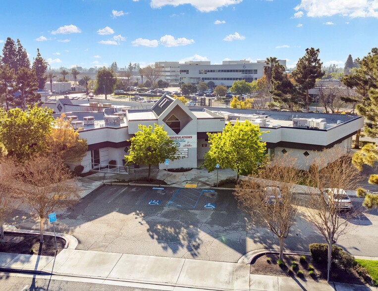 1408 Commercial Way, Bakersfield, CA for lease - Building Photo - Image 2 of 8