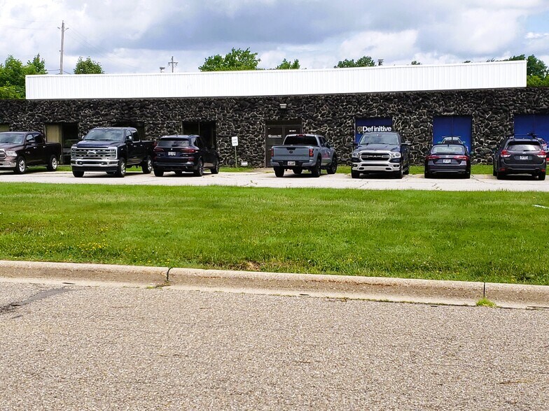 2035 Midway Dr, Twinsburg, OH à vendre - Photo du bâtiment - Image 3 de 16