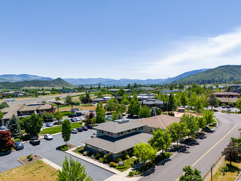 518 Washington St, Ashland, OR à louer - Photo du bâtiment - Image 3 de 11