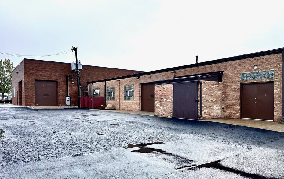 4919 Division St, Melrose Park, IL à vendre - Photo du bâtiment - Image 3 de 6