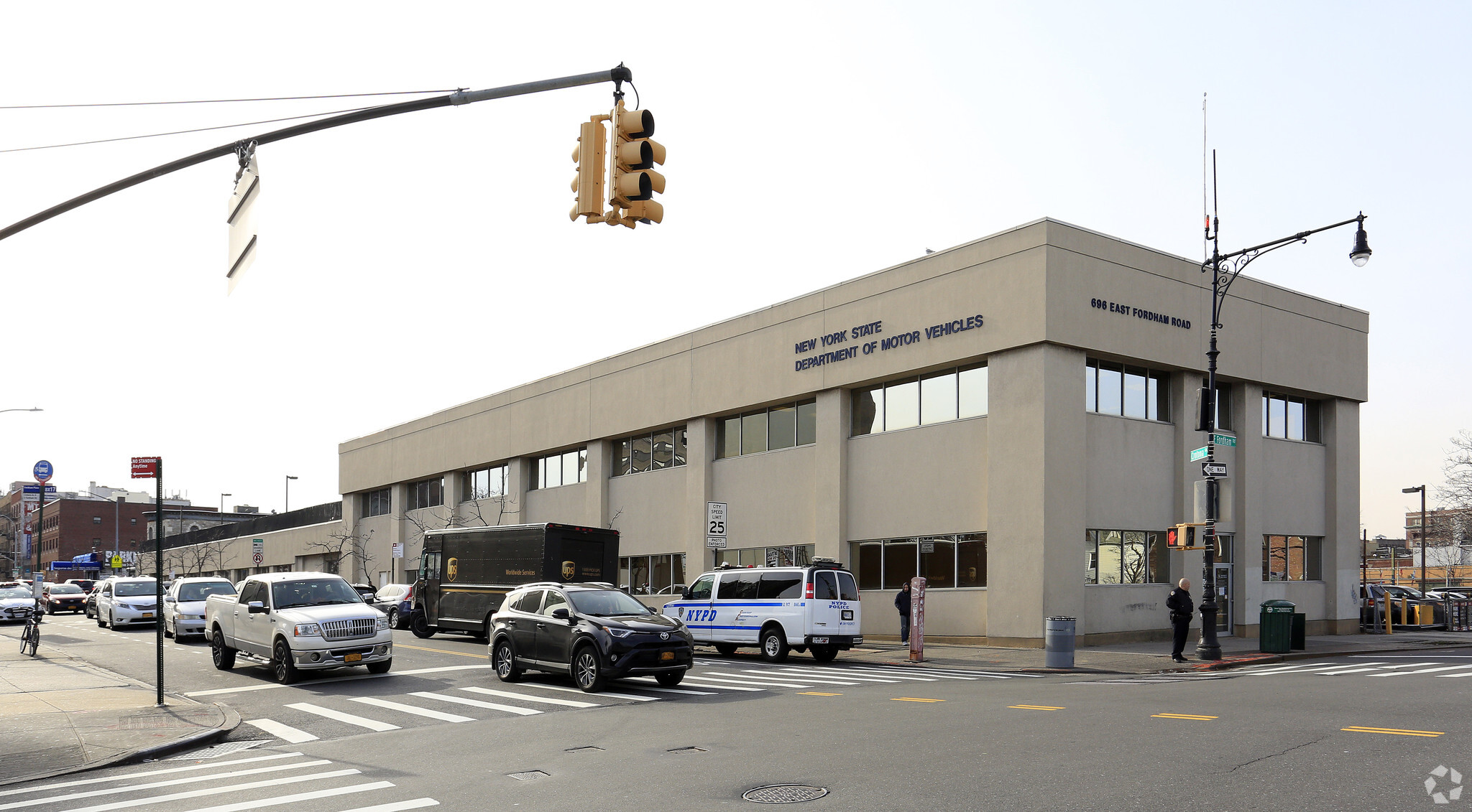 696 E Fordham Rd, Bronx, NY for lease Primary Photo- Image 1 of 6