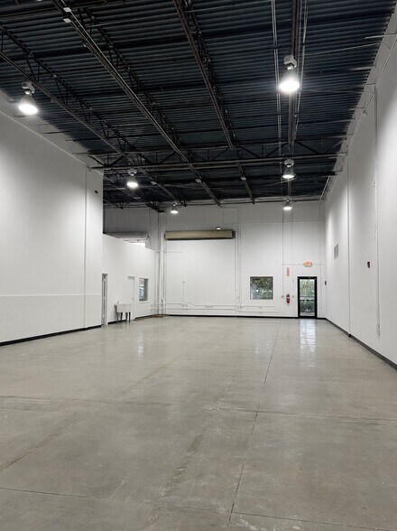 7766 SW Ellipse Way, Stuart, FL à louer - Photo du bâtiment - Image 3 de 7