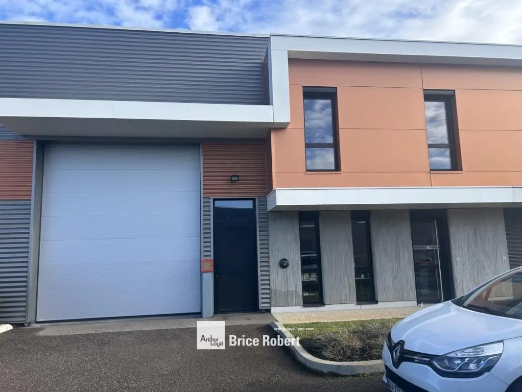 Flex in Meyzieu for lease Building Photo- Image 1 of 7